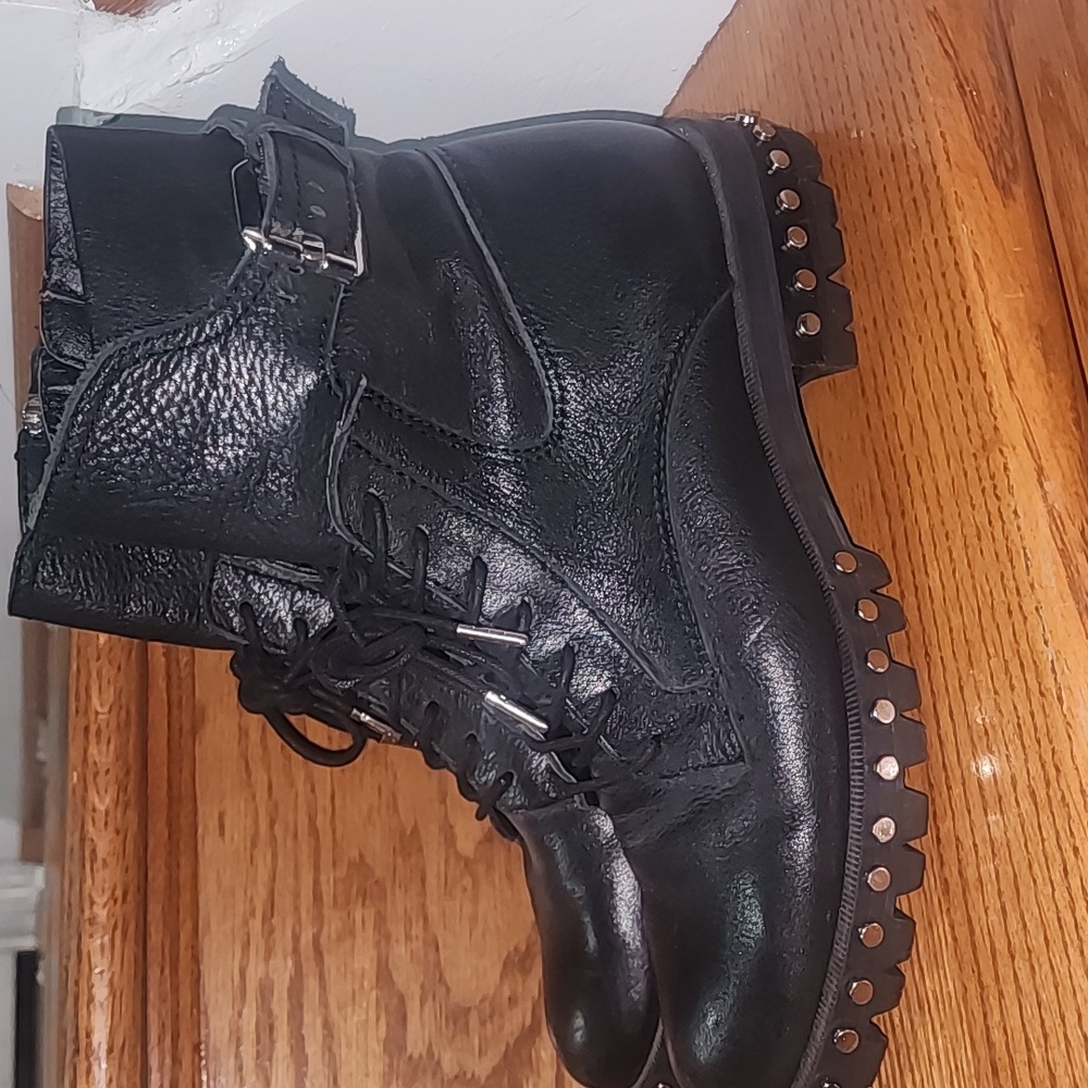 DOLCE VITA EUC REAL LEATHER STUDDED LUG SOLE COMBAT BOOTS SIZE 8.5